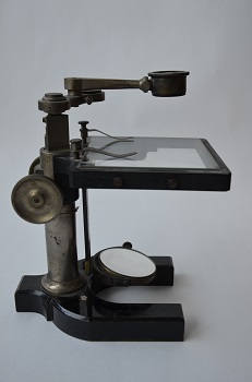 photo ancien microscope de dissection